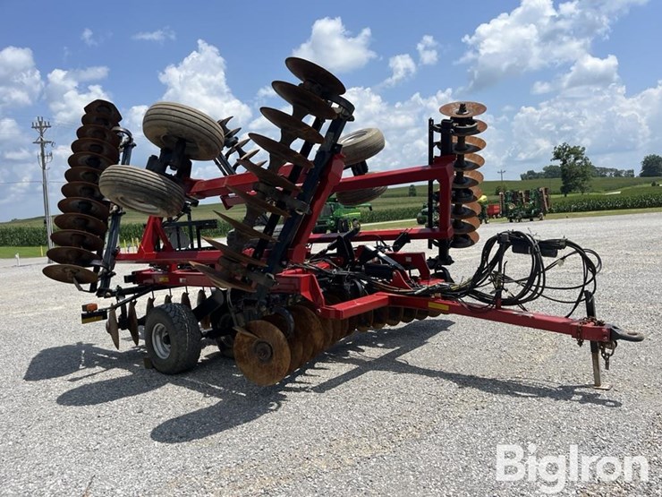 case-ih-330-image-3