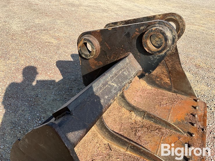 72"-c&p-excavator-bucket-image-14