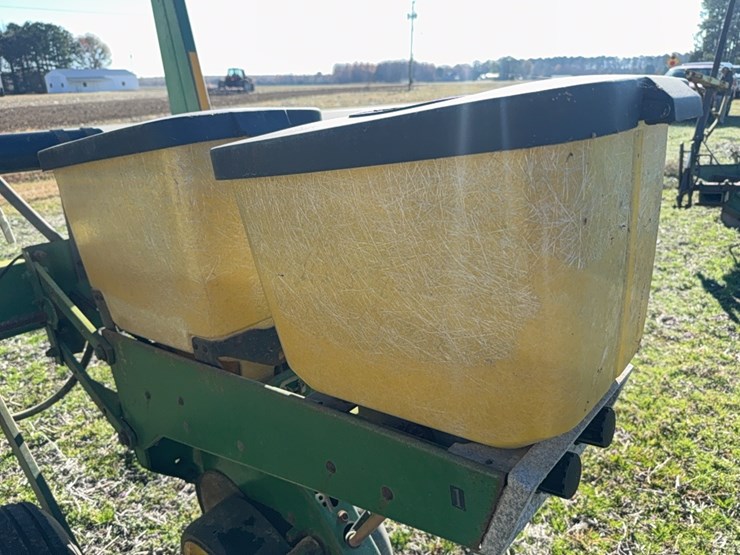 john-deere-7200-pull-type-vacuum-air-planter---4-row-located-at-107-jernigan-swamp-rd.,-ahoskie,-nc-image-35