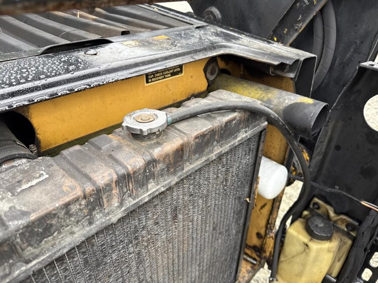 new-holland-lx885-image-36