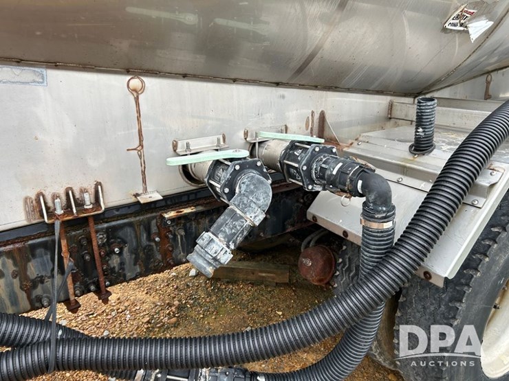 2006-mack-cxn613-vision-liquid-tender-truck-(pz14209,-unit-27926)-image-9