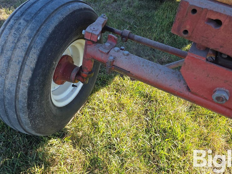 farmall-560-2wd-tractor-image-20