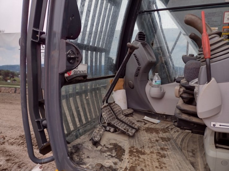 deere-200-lc-image-11