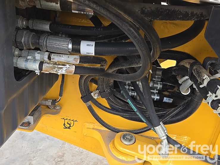 2017-deere-872g-image-39