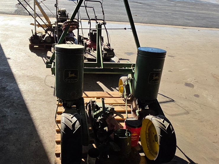 john-deere-2r30"-planter-image-6