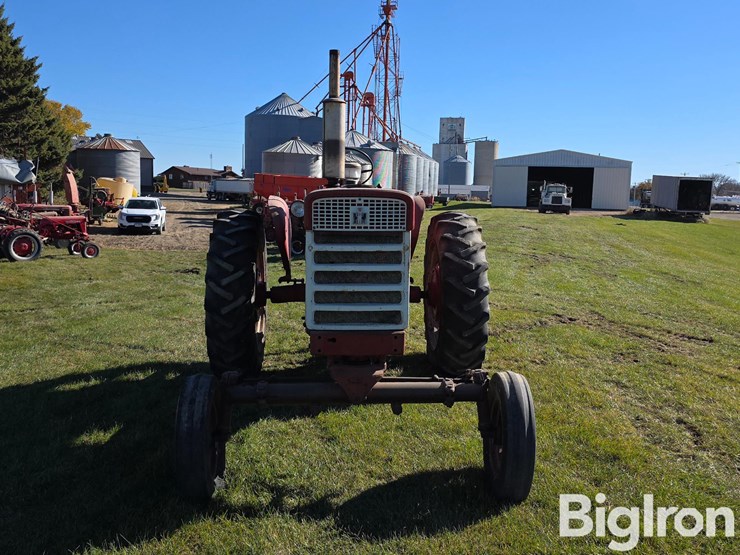 1959-farmall-560-diesel-2wd-tractor-image-2