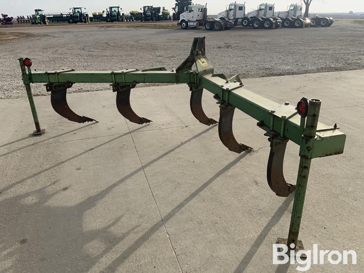 john-deere-5r-ripper-image-5