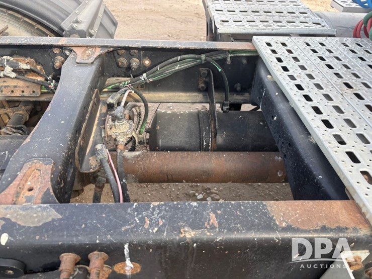 2000-caterpillar-10-image-38