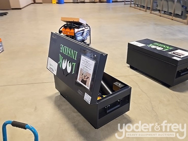 unused-wood-tuff-tow-48"-box-7-pcs-cub-cadet-tool-kit,-hedge,-trimmer,-cordless-chainsaw,-leaf-blower,-string-trimmer,-battery-charger-image-3