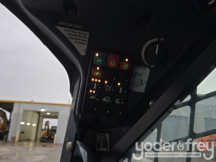 2020-deere-333g-image-79