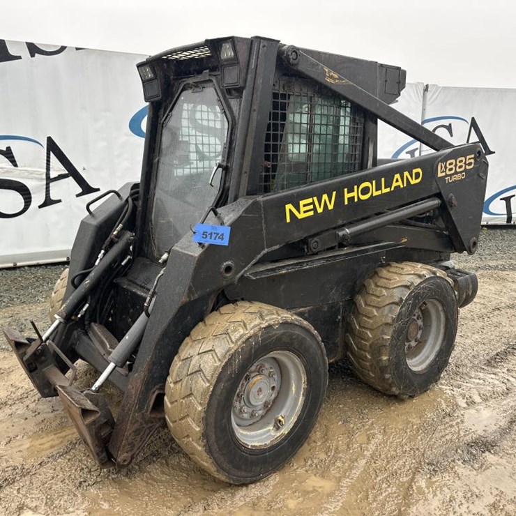 NEW HOLLAND LX885