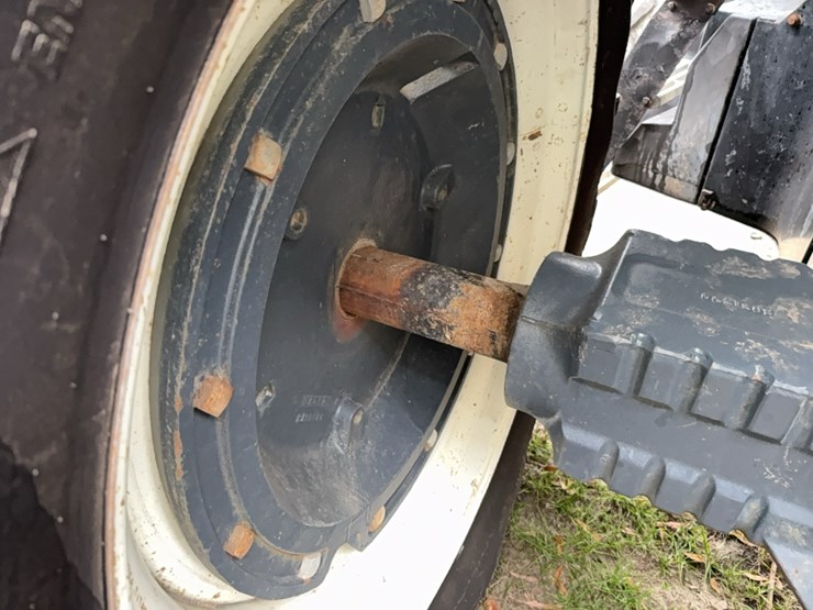 new-holland-8770-image-84