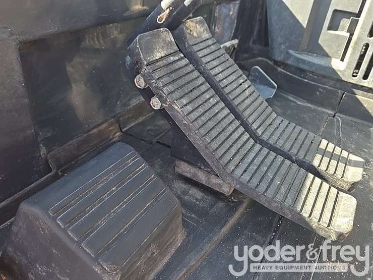 2022-yanmar-vio80-image-95