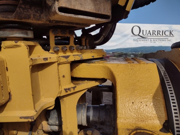 14-caterpillar-725-image-24