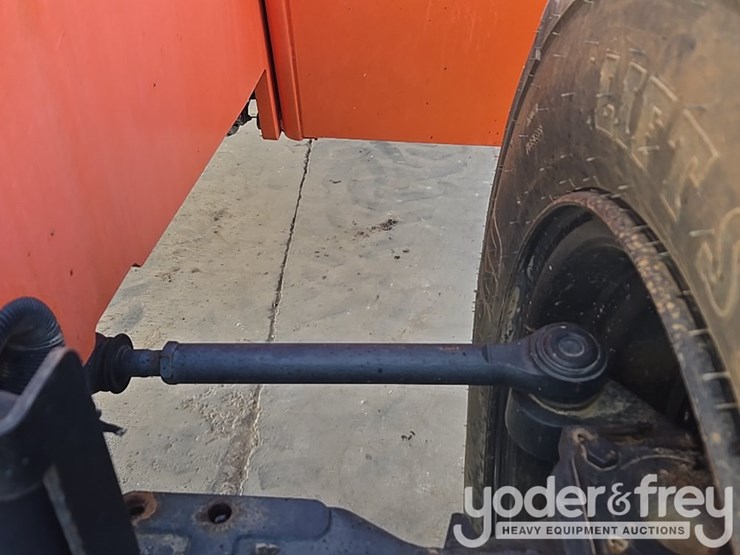 2016-sky-trak-8042-image-42