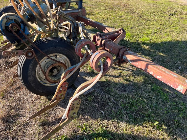 4-row-double-knife-rig-with-john-blue-piston-pump,-on-a-15’-x-3”-x-3”-bar-located-at-276-jonestown-road,-snow-hill-nc-call-252-531-8061-for-more-info.-image-3