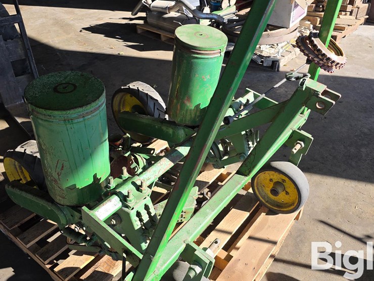 john-deere-2r30"-planter-image-12
