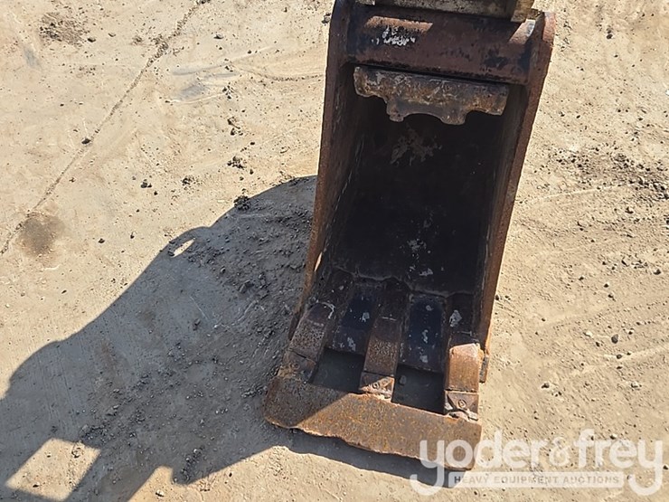 2019-deere-35g-image-11