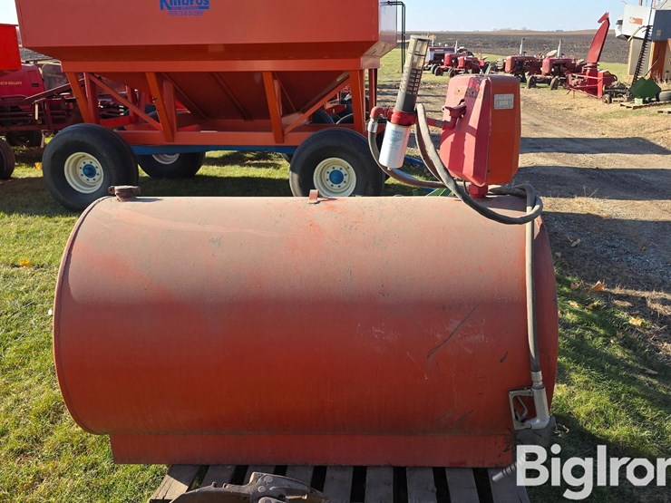 500-gal-fuel-tank-&-pump-image-4