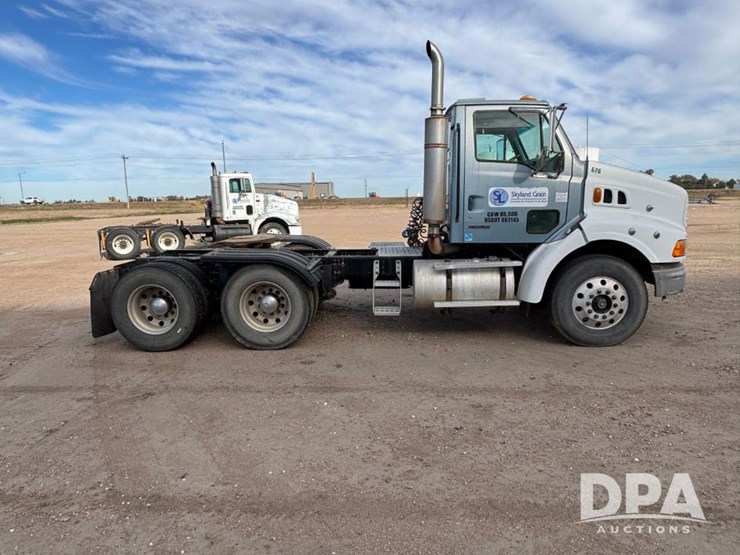 2000-caterpillar-10-image-3