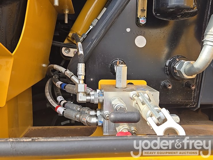2019-deere-850l-wlt-image-65
