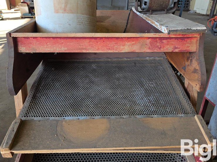 grain-cleaner-&-classic-farm-equipment-image-20