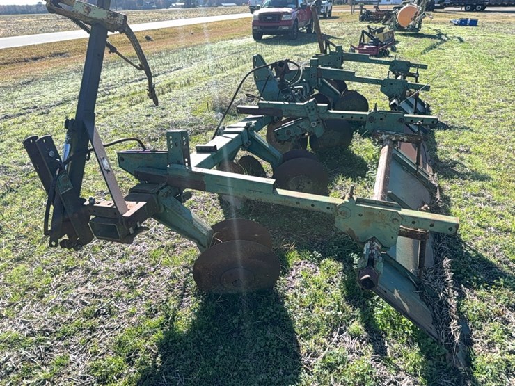 row-bedder---4-row-with-kmc-dirt-door-located-at-107-jernigan-swamp-rd.,-ahoskie,-nc-image-16