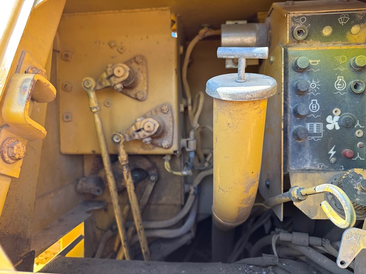 caterpillar-d4h-image-30