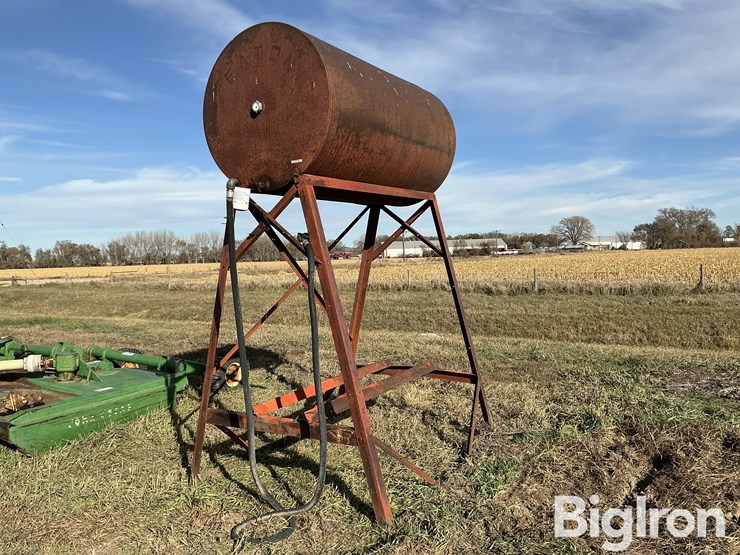 250-gal-fuel-tank-w/-stand-image-1