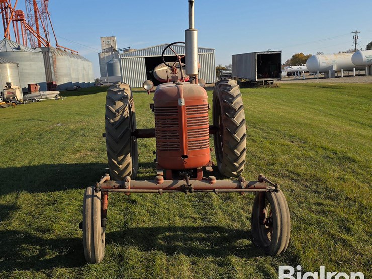 1952-farmall-super-c-2wd-tractor-image-2