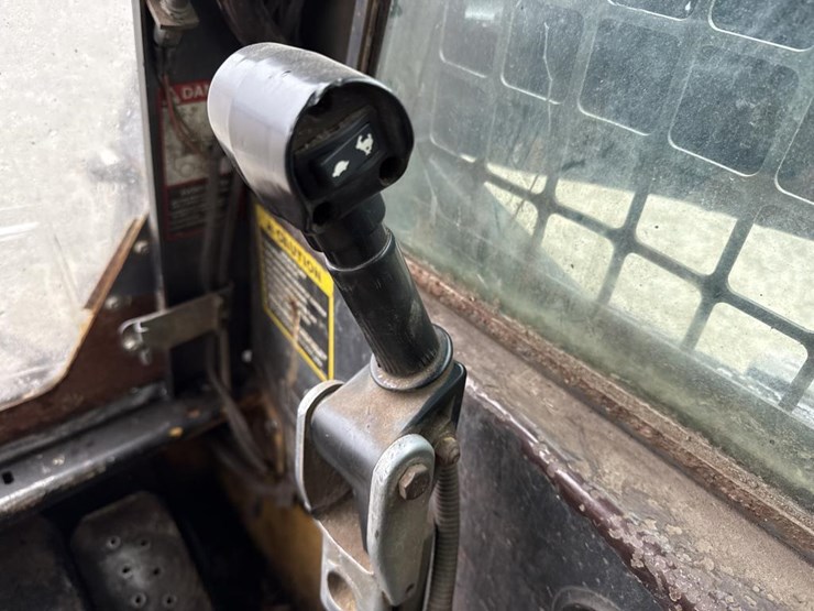 new-holland-lx885-image-45