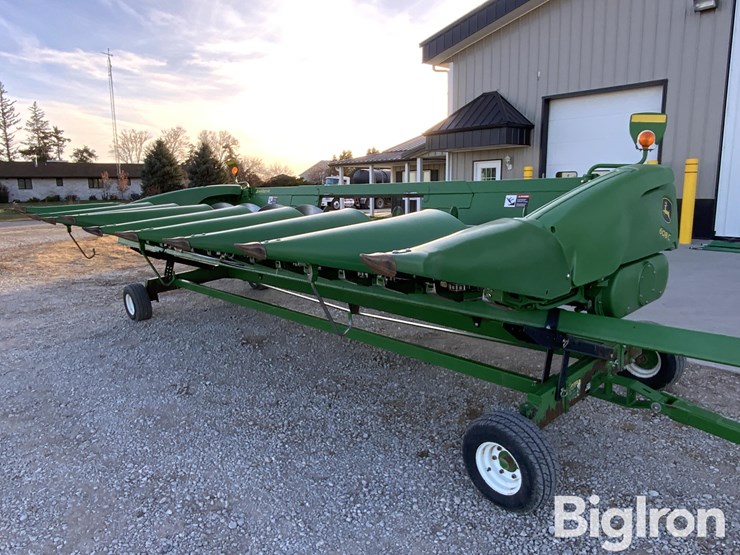 2010-john-deere-608c-image-1