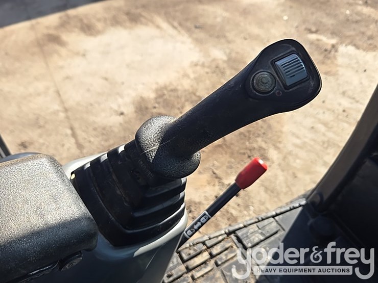 2022-yanmar-vio80-image-110