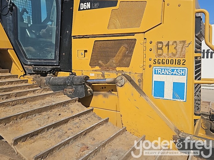 2017-caterpillar-d6n-image-14