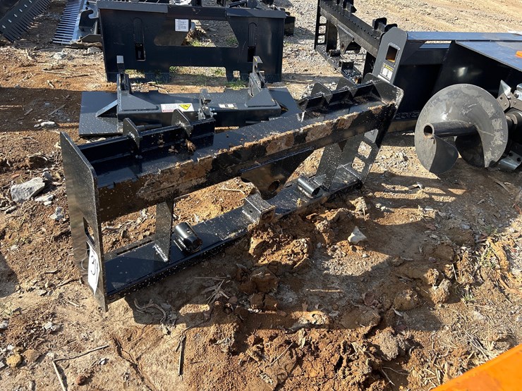 #39-•-unused-skid-steer-pallet-fork-/-hay-spear-frame-image-1