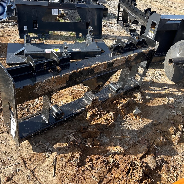 #39 • UNUSED SKID STEER PALLET FORK / HAY SPEAR FRAME