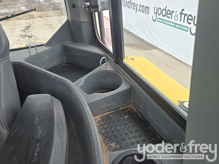 2019-deere-850l-wlt-image-102