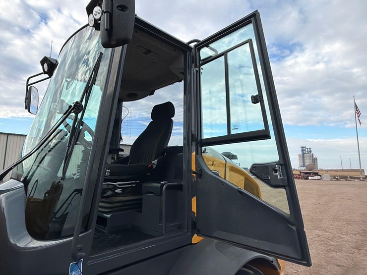 john-deere-324-image-35