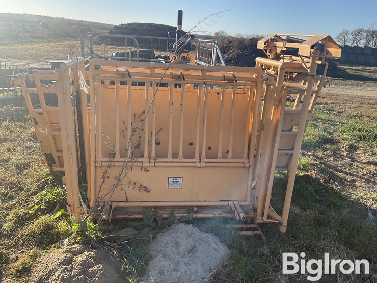 foremost-calf-working-table-image-4