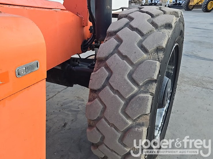 2016-sky-trak-8042-image-33