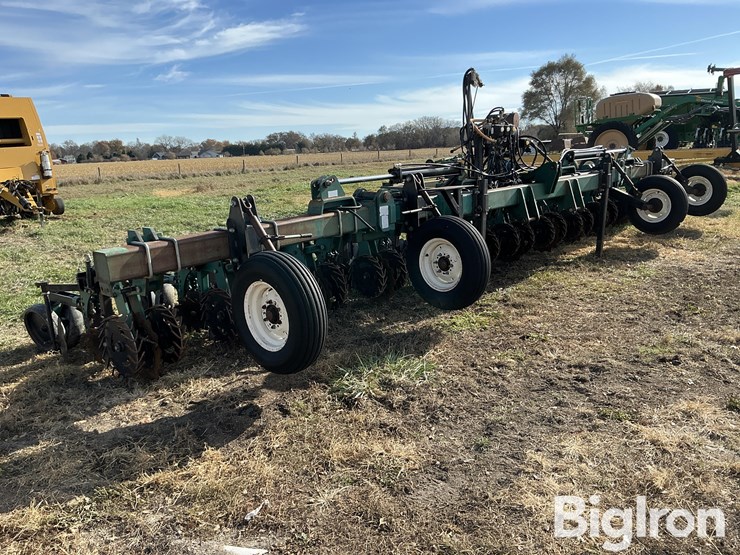 strip-cat-strip-tiller-image-3