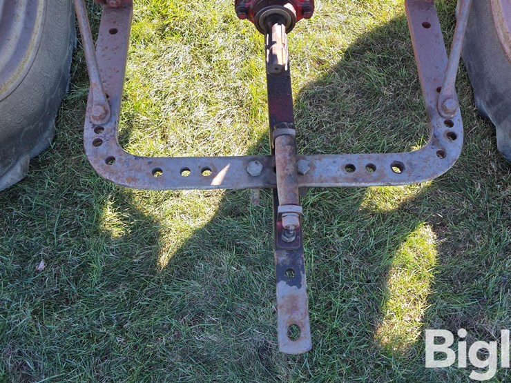 1940-farmall-h-2wd-tractor-image-9