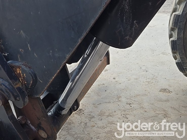 2016-sky-trak-8042-image-37