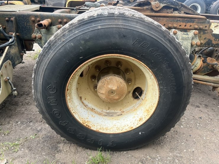 #1633-•-1995-freightliner-usf-1e-sleeper-cab-truck-tractor-image-88