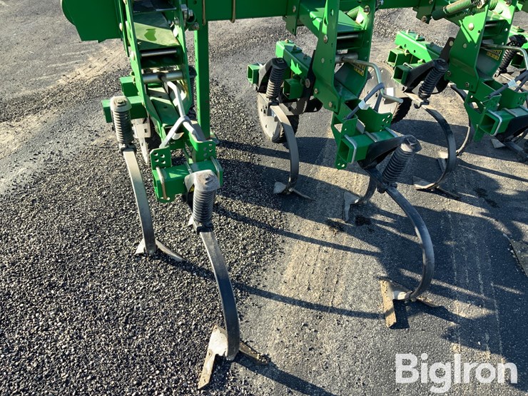 john-deere-16r30"-crop-cultivator-image-17