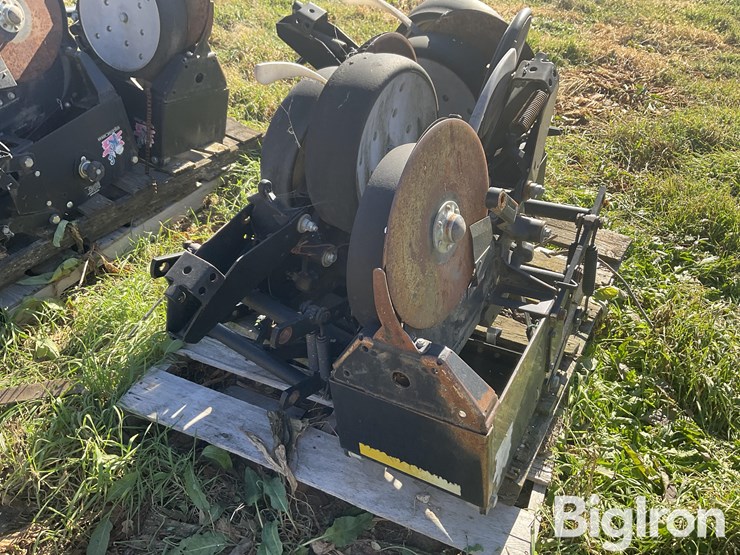 kinze-front-mounted-row-units-image-17