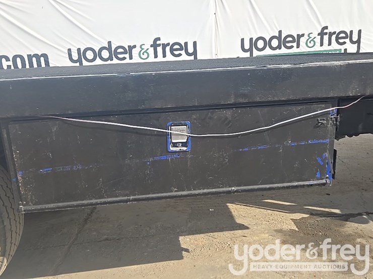 2021-freightliner-m2-106-image-65