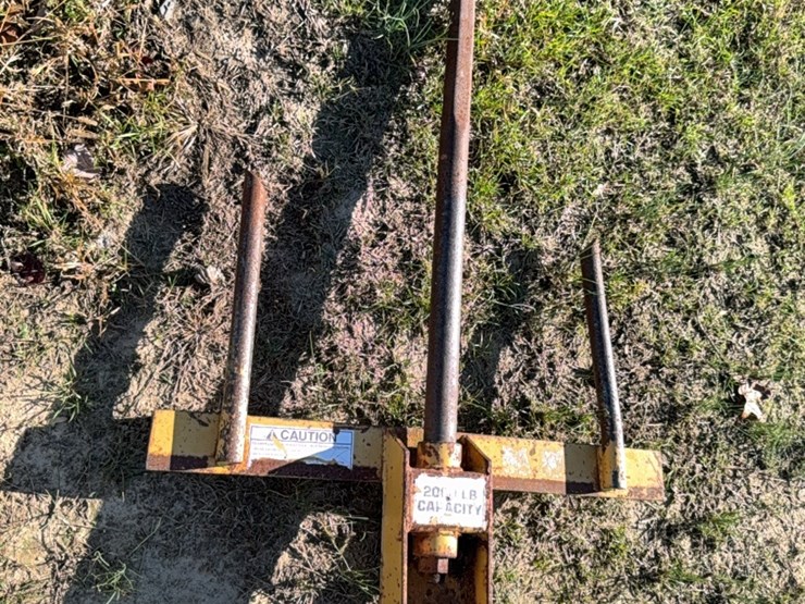 loader-bucket-bale-spear-located-at-107-jernigan-swamp-rd.,-ahoskie,-nc-image-6