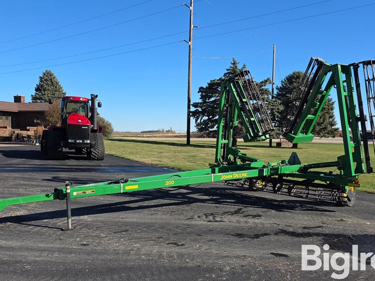 john-deere-200-image-1