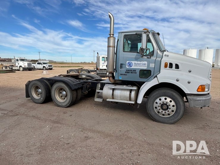 2000-caterpillar-10-image-2